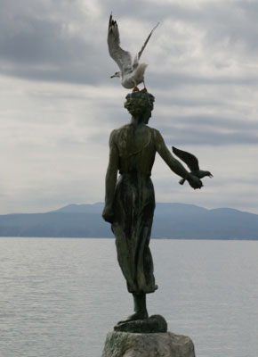 7161_rijeka_lungomare_di_fiume_con_statua_e_volatile