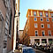 La via dell'hotel