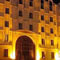 L'esterno di notte