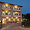 L'esterno di notte