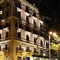 L'esterno di notte