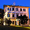 L'esterno di notte