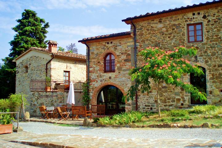 Carmignano Il giro d'Italia in 10 vini: i borghi del vino