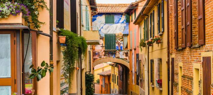 Dozza_Murales Il giro d'Italia in 10 vini: i borghi del vino