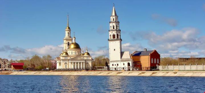 Nevyansk Tutte le torri pendenti in giro per il mondo