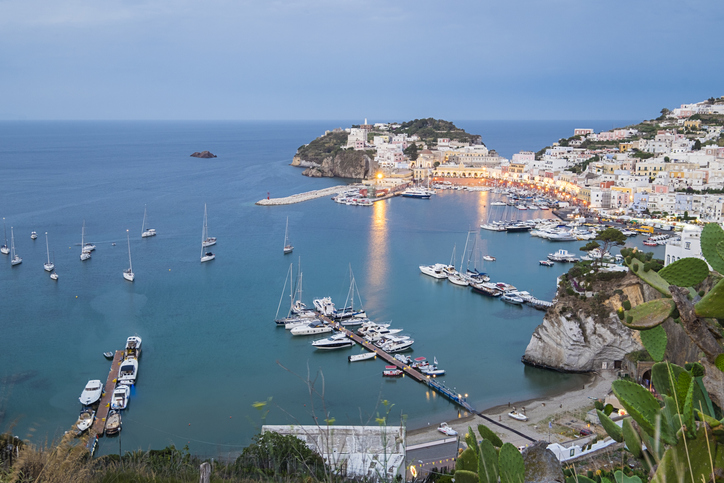 Ponza e Ventotene? Ecco perché visitarle fuori stagione (questo autunno)