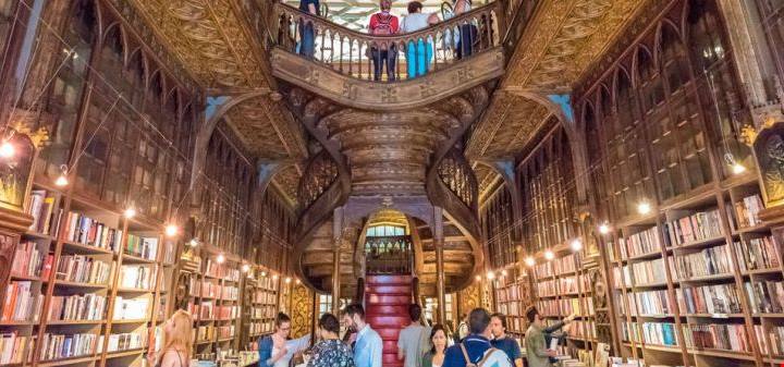 Porto_Libreria Le librerie spettacolari in Italia e nel mondo