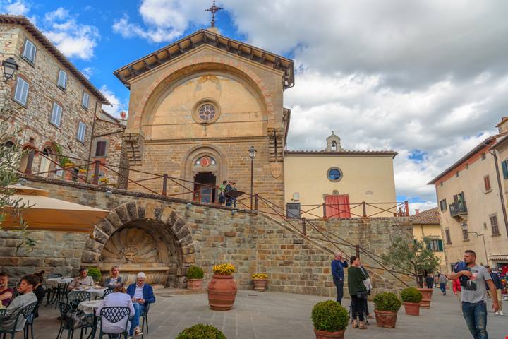 Radda Il giro d'Italia in 10 vini: i borghi del vino