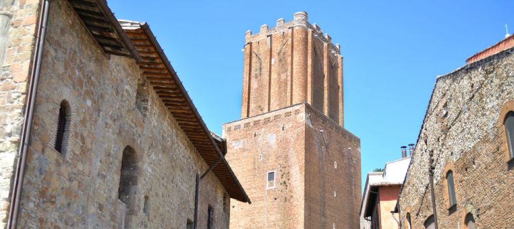 Tutte le torri pendenti in giro per il mondo