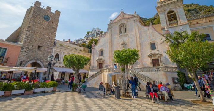 Taormina_Piazza Primo Maggio: gite da fare in giornata