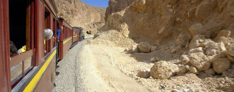 Vacanze in treno, i percorsi più estremi