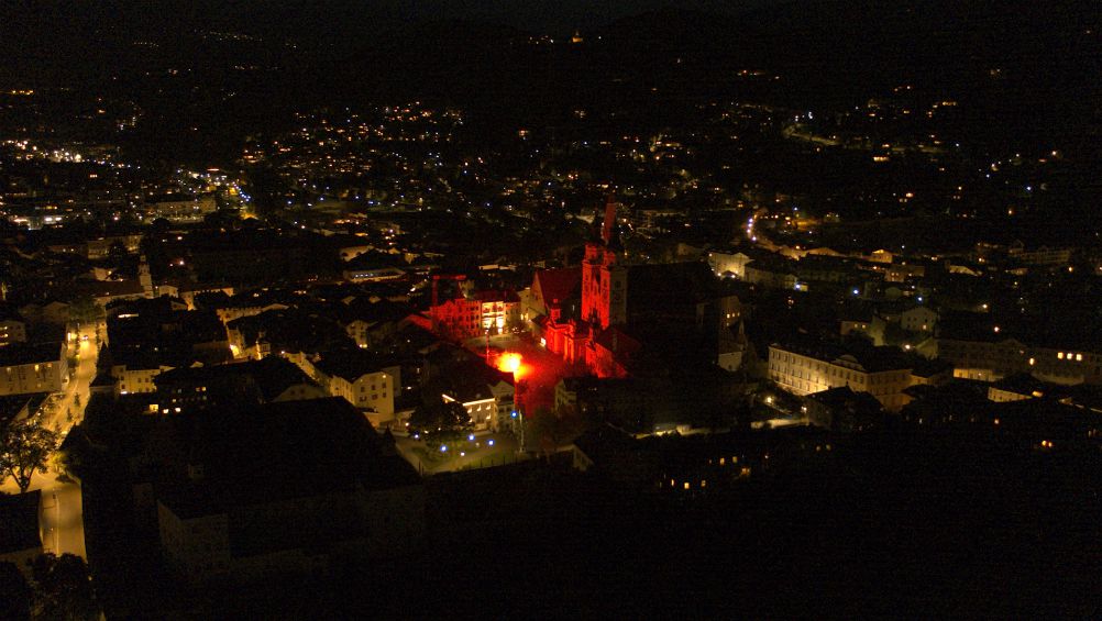 A Bressanone piazza Duomo si illumina di speranza per il futuro