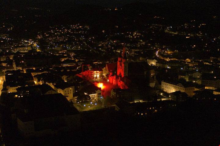 A Bressanone piazza Duomo si illumina di speranza per il futuro