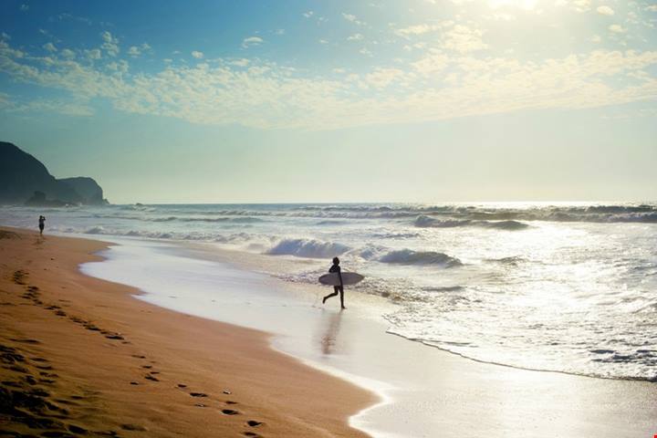 Mare in autunno: 8 luoghi (in Italia e in Europa) dove tuffarsi ancora prima di dicembre