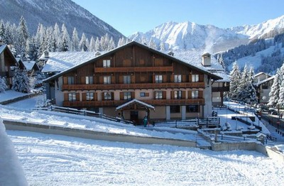 HOTEL DE CHAMPOLUC