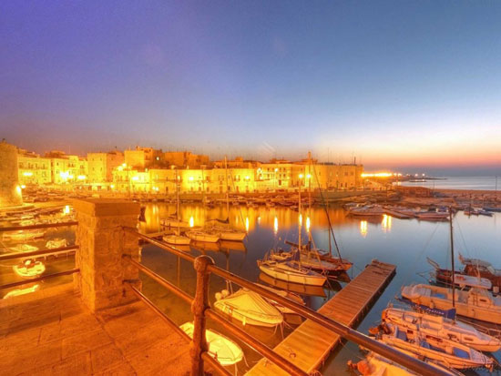 Foto Porto al tramonto a Giovinazzo