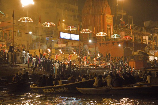 Photo cerimonia serale sul ghat principale varanasi in Varanasi - Pictures and Images of Varanasi 