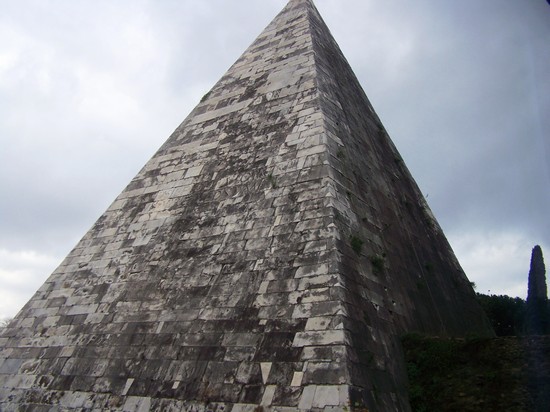 Photo pyramid of rome in Rome - Pictures and Images of Rome 