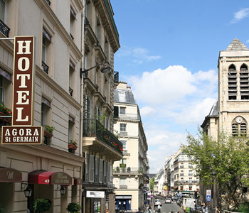 La via dell'hotel