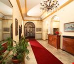 L'atrio dell'hotel L'atrio dell'hotel