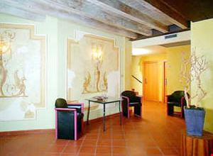 L'atrio dell'hotel L'atrio dell'hotel