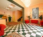 L'atrio dell'hotel L'atrio dell'hotel