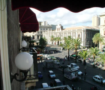 La via dell'hotel