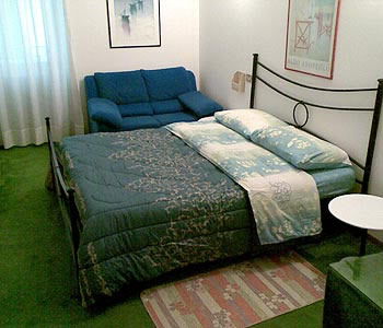 Camera doppia con bagno in comune