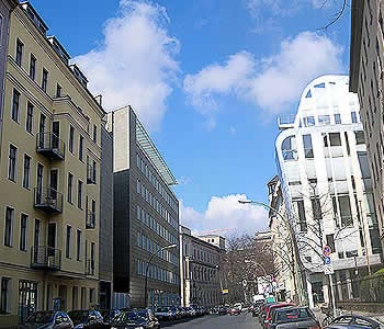 La via dell'hotel