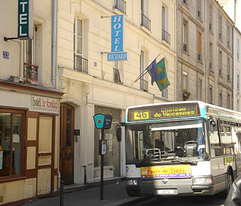 La via dell'hotel