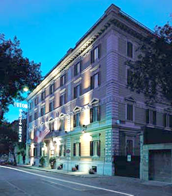 L'esterno di notte