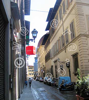 La via dell'hotel