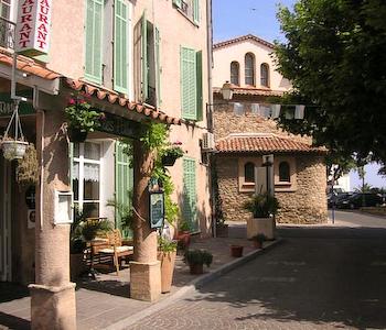La via dell'hotel