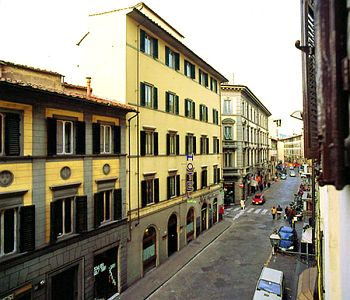 La via dell'hotel