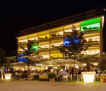 L'esterno di notte