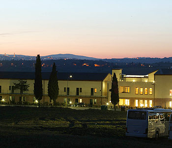 L'esterno di notte