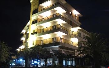 L'esterno di notte L'esterno di notte