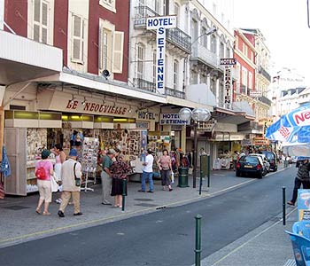 La via dell'hotel