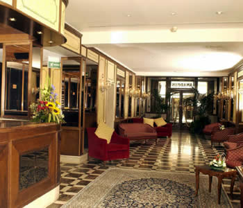 L'atrio dell'hotel