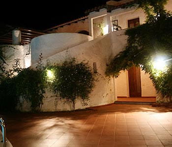 L'esterno di notte