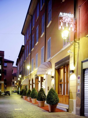 La via dell'hotel
