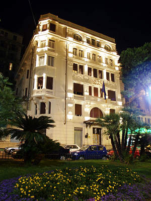 L'esterno di notte