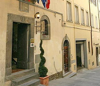 La via dell'hotel