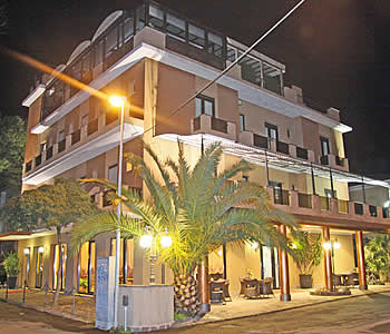 L'esterno di notte