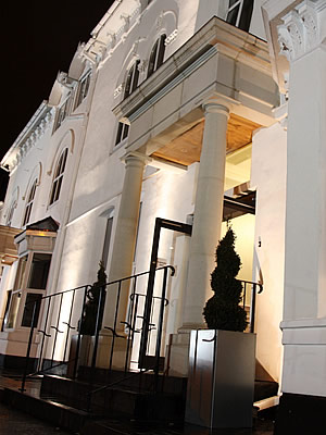 L'esterno di notte