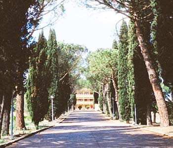 La via dell'hotel