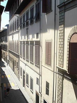 La via dell'hotel