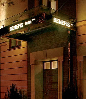 L'esterno di notte