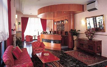 L'atrio dell'hotel L'atrio dell'hotel