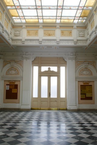 Interni